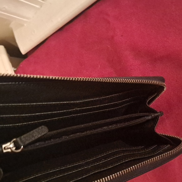 🥰Michael Kors Black Leather Wallet Silver Hardware - Picture 6 of 6